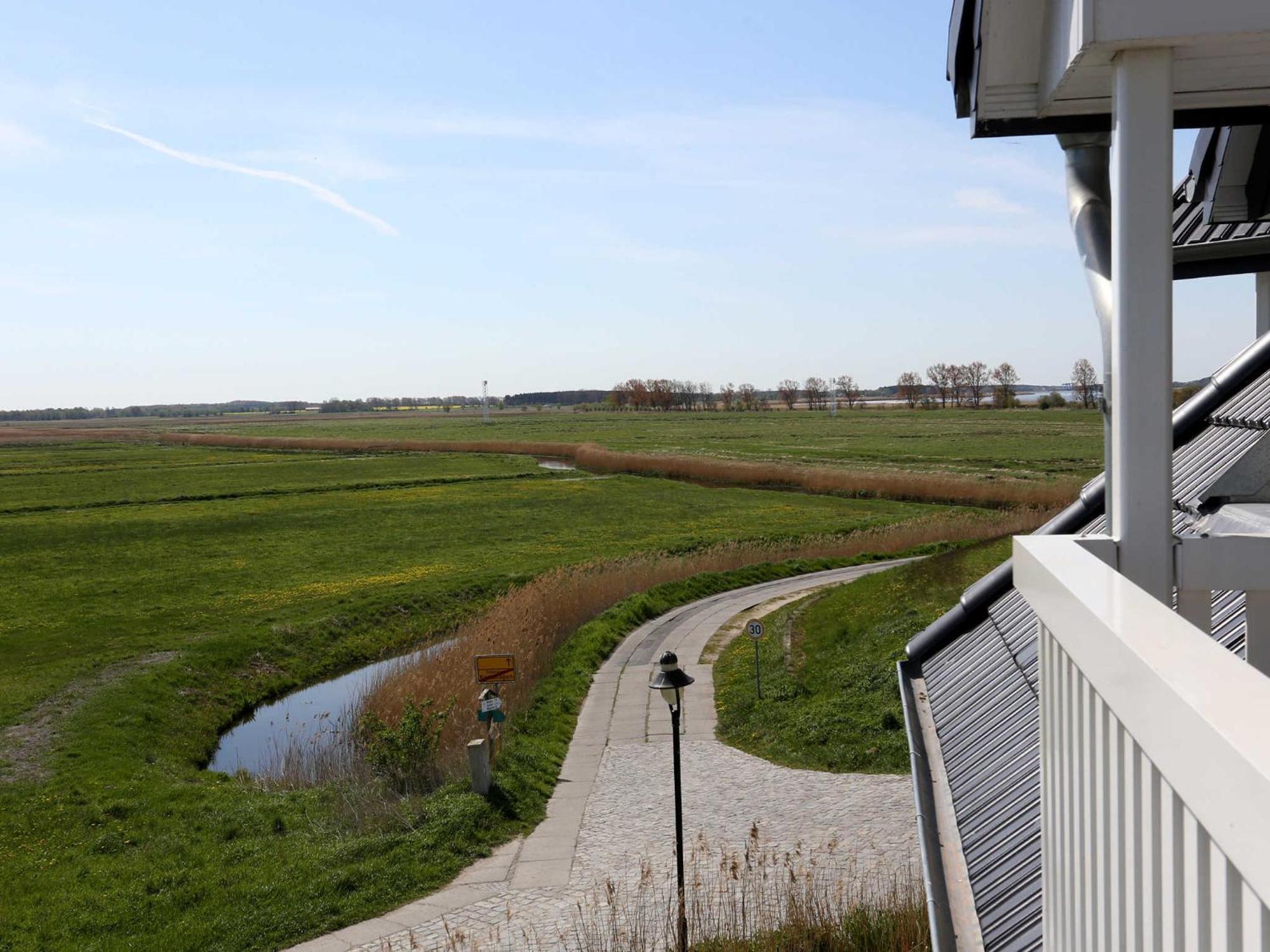 Hochwertige Direkt Am Hafen Mit Balkon